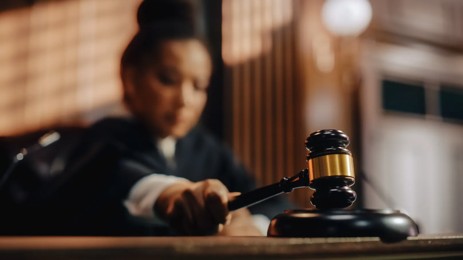 Woman judge hitting the gavel.