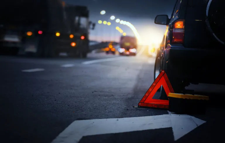 An car accident at night.