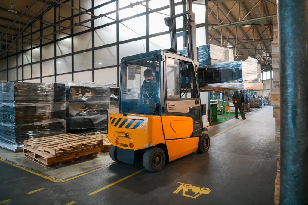 Image of a forklift.